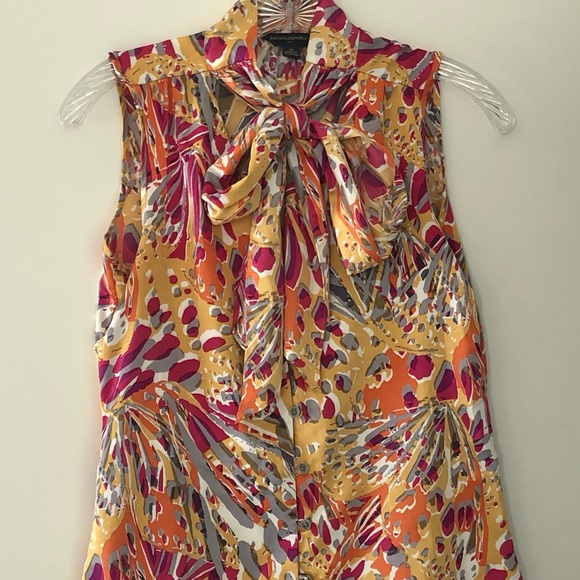 Banana Republic Factory Sleeveless button up - Picture 2 of 8